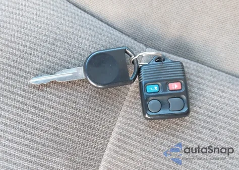 2000 Ford Taurus Se z USA, uszkodzony, nr VIN 1FAFP53U2YG214613